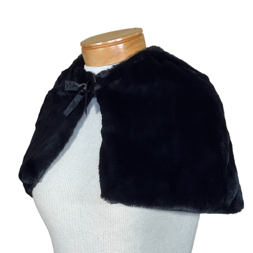 The Children’s Place Faux Fur Black Cape With Button & Loop Closure M 7/8 - Picture 11 of 11